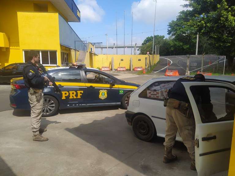 Prf Prende Dois Homens E Recupera Ve Culo Furtado Na Br Em Canoas