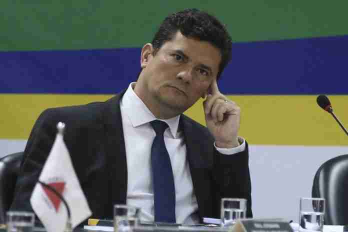 No Twitter, Moro defendeu Bolsonaro de denúncia de caixa dois no PSL de Minas Gerais