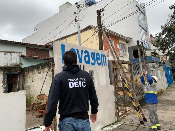 Dono de lavagem de carros é preso por furto de energia em Porto Alegre. Foto: CEEE/Divulgação