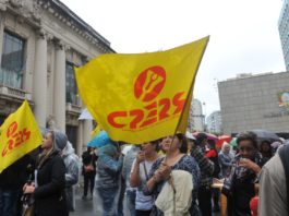 Centenas de professores vinculados ao CPERS protestaram nesta terça-feira