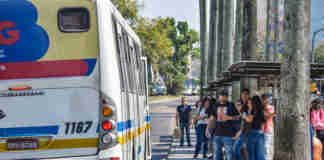 ônibus comtu corredor passagem