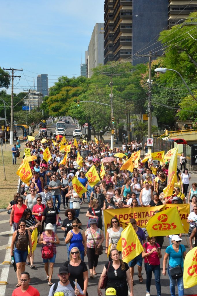 Manifestantes partiram do TJ à Praça da Matriz | Foto: Alina Souza/Correio do Povo
