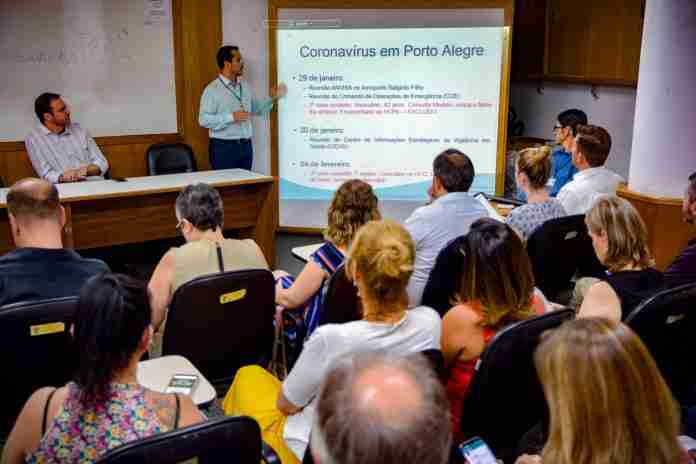 Reunião sobre plano para enfrentar o coronavírus foi promovida pela Secretaria da Saúde de Porto Alegre | Foto: Robson da Silveira/SMS/PMPA