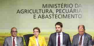 Governador Eduardo Leite entregou demandas à titular do Ministério da Agricultura, Teresa Cristina, em março | Foto: Divulgação/Palácio Piratini