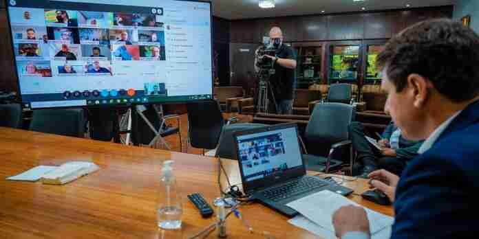 Presidente da Assembleia, Ernani Polo, coordena a reunião da Mesa Diretora | Foto: Joel Vargas/Agência ALRS