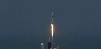 A nave Crew Dragon, da SpaceX, partiu neste sábado com dois tripulantes rumo à Estação Espacial Internacional | Foto: Reprodução/Nasa