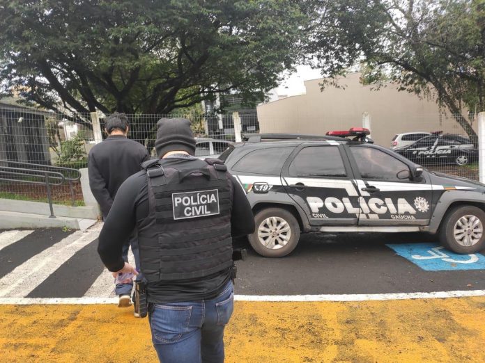 Com a detenção do suspeito, os agentes da 1ª DP pretendem agora encontrar os demais cúmplices | Foto: Polícia Civil/Divulgação