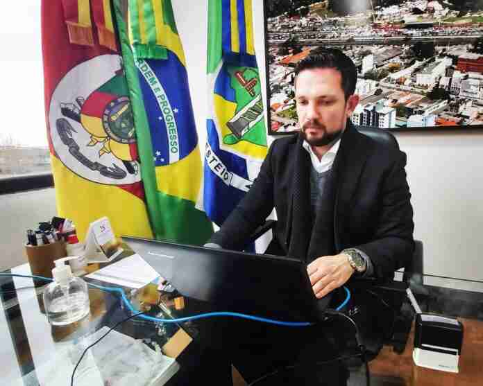 Prefeito Leonardo Pascoal detalhou mudanças nas regras de distanciamento em Esteio | Foto: Divulgação/PME