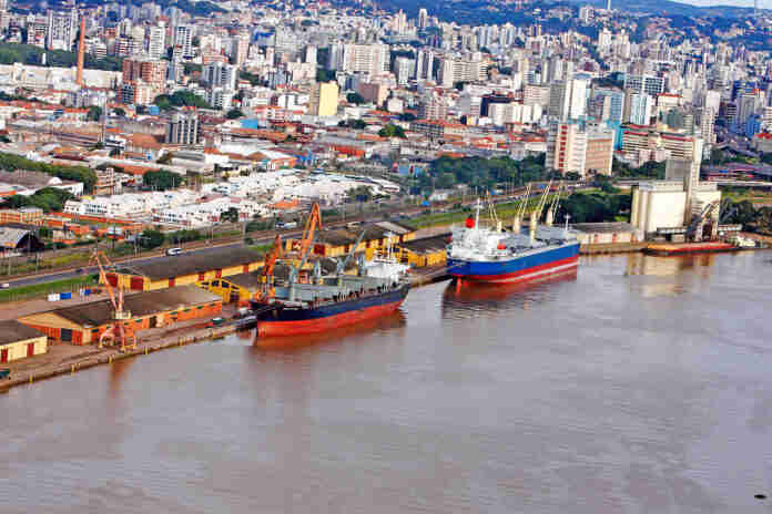 Terminal de Porto Alegre já recebeu 18 mil toneladas de nitrato de amônio em 2020 | Foto: Itamar Aguiar/Palácio Piratini