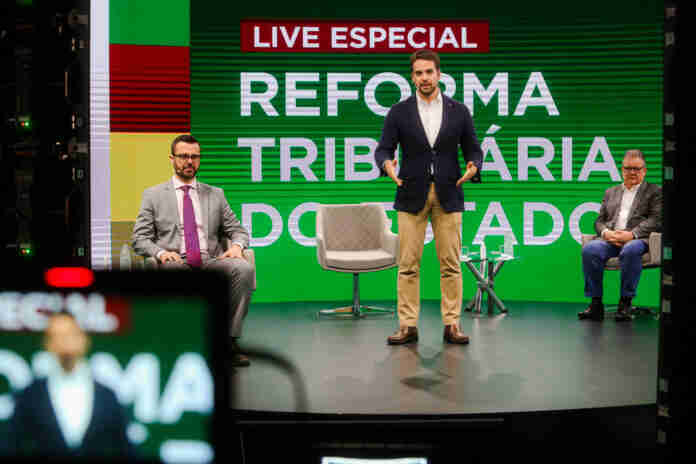 Eduardo Leite comandou uma espécie de talk show sobre a reforma tributária | Foto: Felipe Dalla Valle/Palácio Piratini