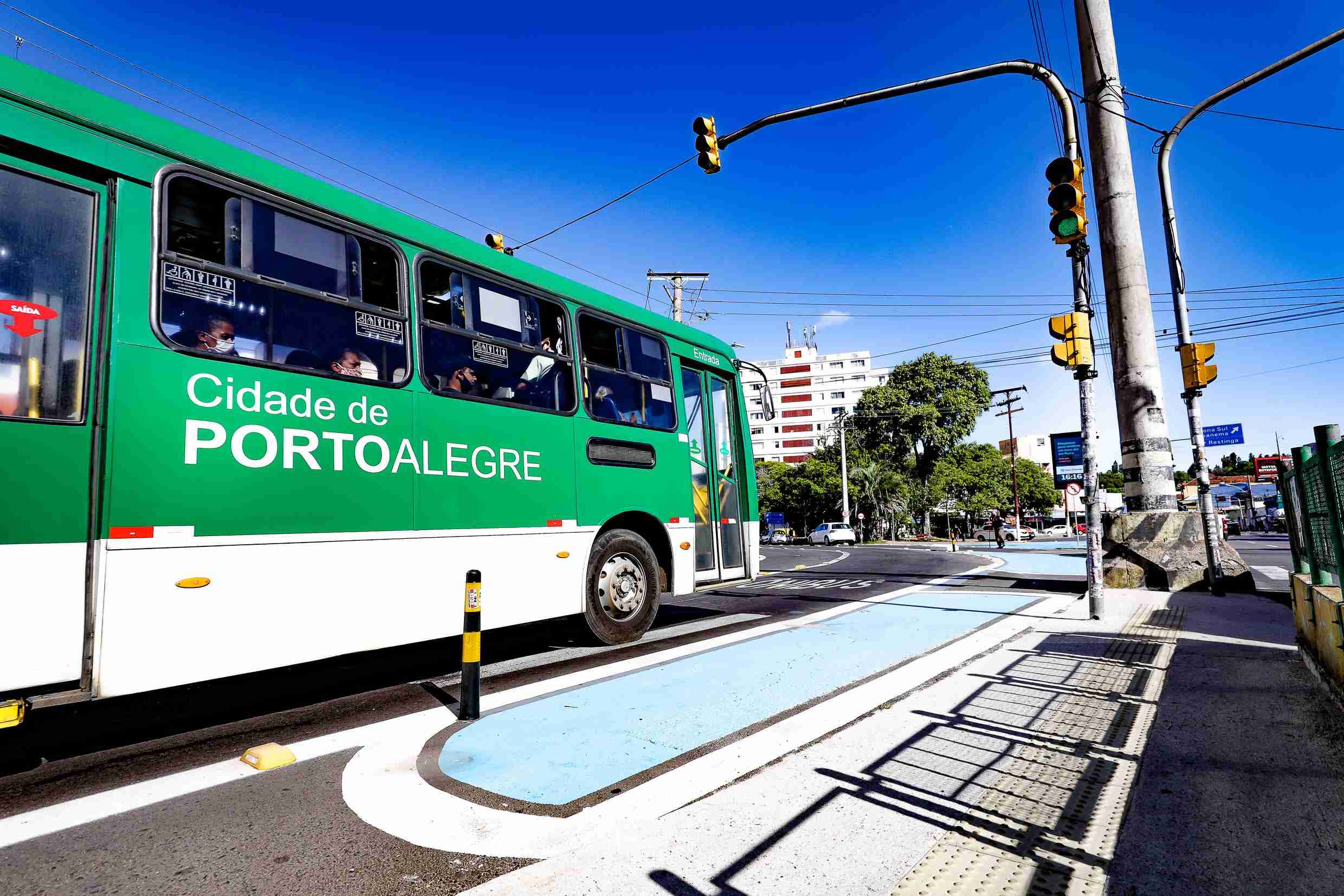 Três linhas de ônibus terão horários alterados aos sábados em