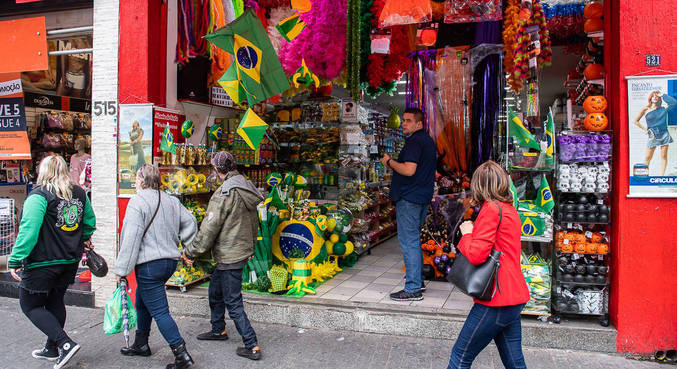 Copa do Mundo: Comércio atende em horário especial nos jogos do Brasil