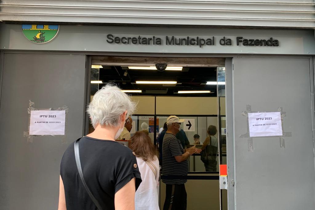 Primeiro Dia De Emissão Do IPTU 2023 Gera Filas Extensas Na Secretaria ...