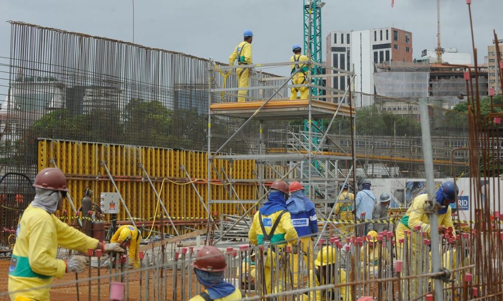 A imagem atual não possui texto alternativo. O nome do arquivo é: Construcao.jpg