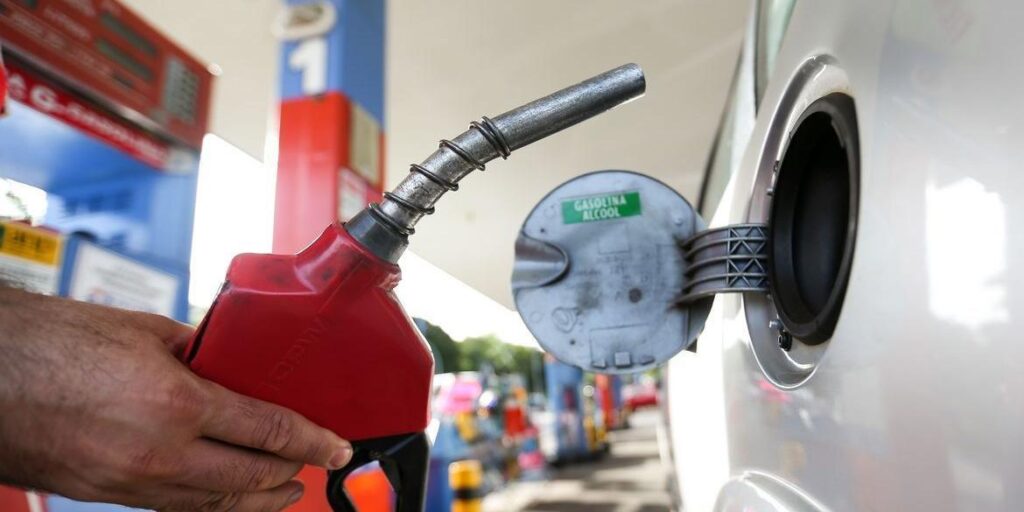 A imagem atual não possui texto alternativo. O nome do arquivo é: gasolina-d1905.jpeg