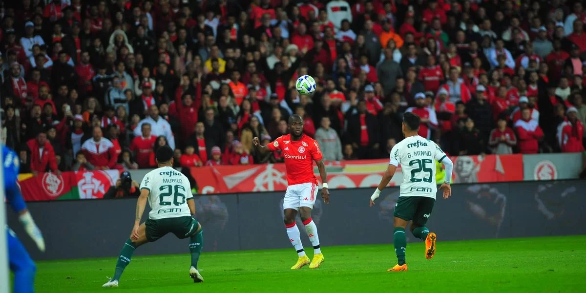 Com um a menos, Atlético-MG segura empate com Inter