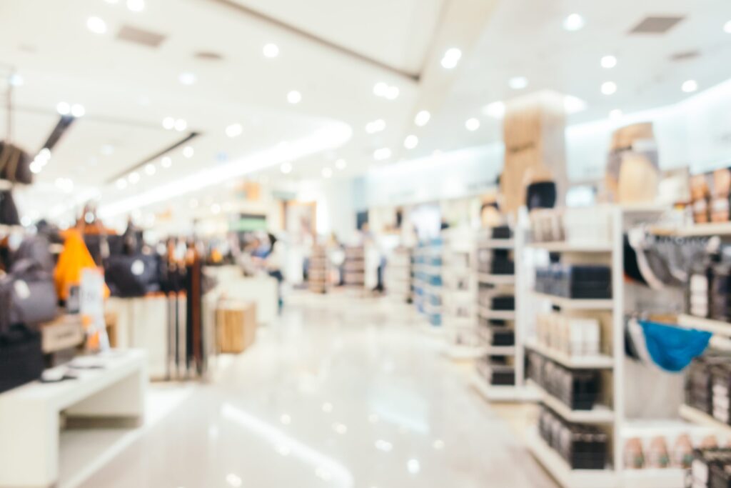 A imagem atual não possui texto alternativo. O nome do arquivo é: abstrato-e-desfocada-shopping-center-scaled-1.jpg