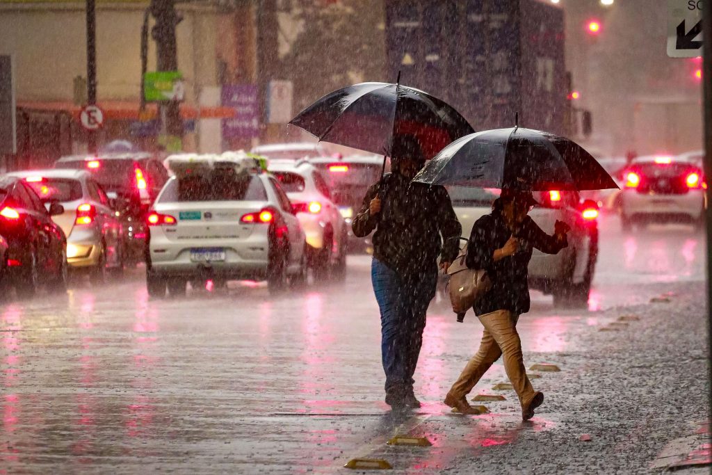 Porto Alegre Entra Em Alerta Devido Possibilidade De Forte Chuva