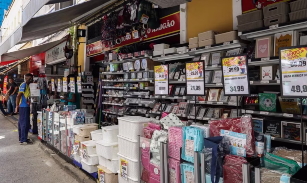 A imagem atual não possui texto alternativo. O nome do arquivo é: Comercio.avif