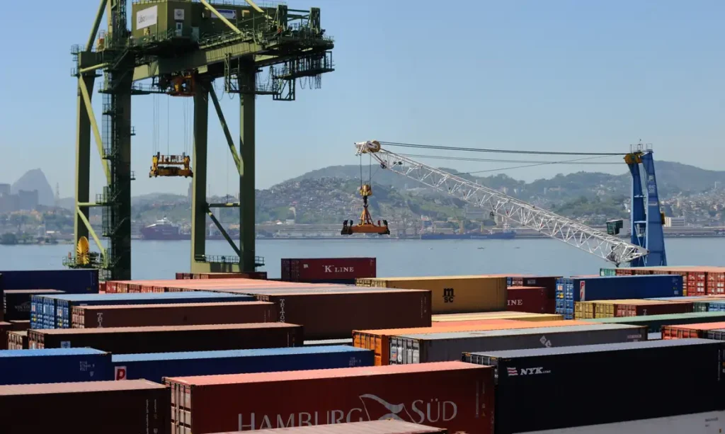 A imagem atual não possui texto alternativo. O nome do arquivo é: Cabotagem-Exportacoes.webp