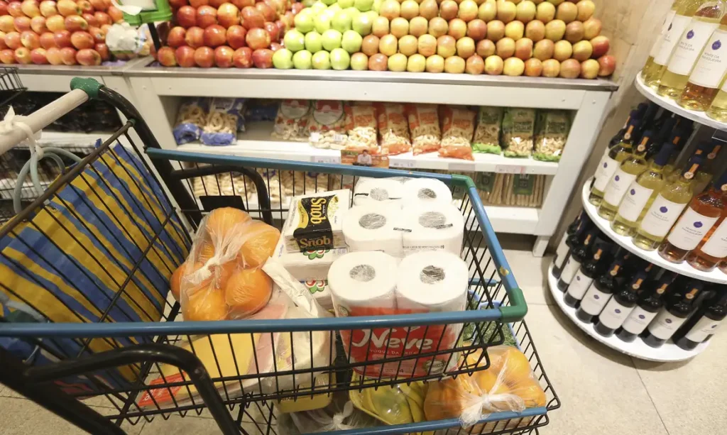 A imagem atual não possui texto alternativo. O nome do arquivo é: supermercado.webp