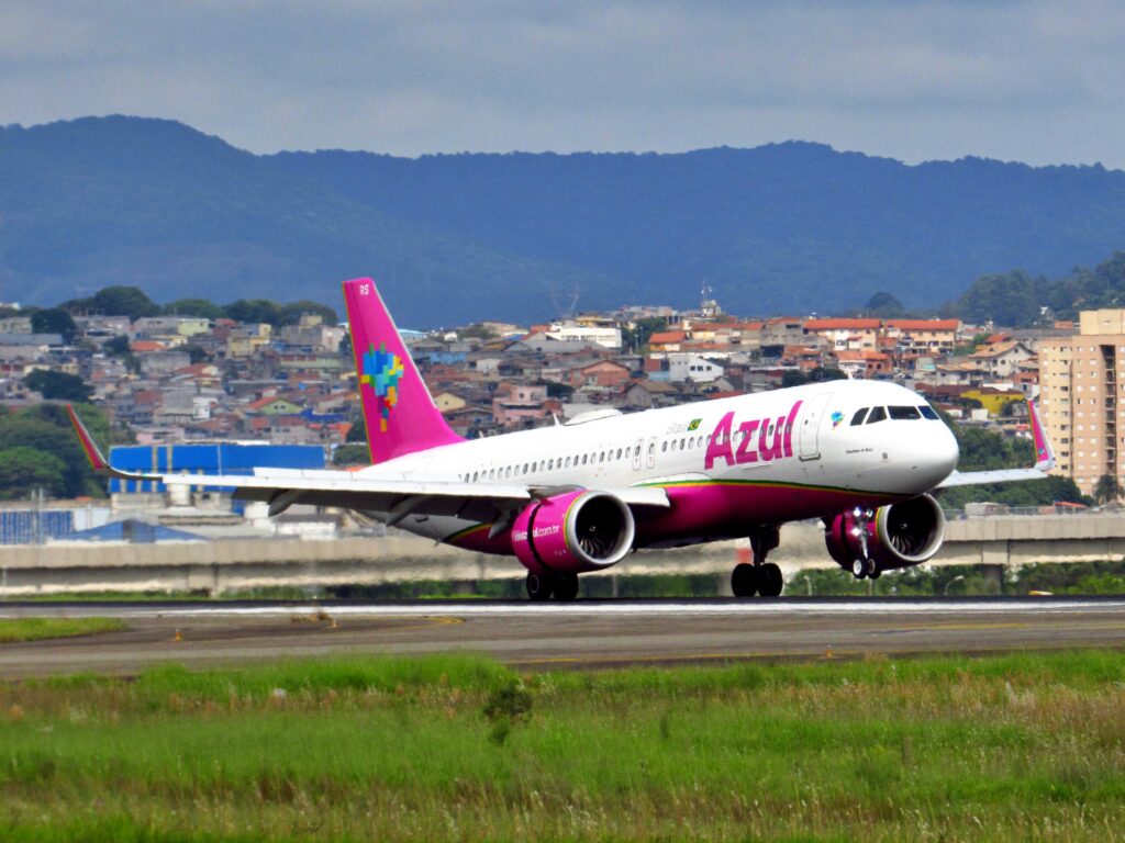 A imagem atual não possui texto alternativo. O nome do arquivo é: Airbus-A320-responsavel-pelos-voos-para-Bariloche-e-Mendoza-na-Argentina-scaled.jpg