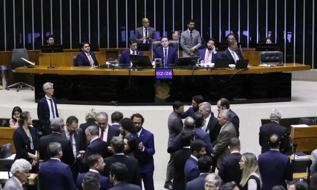 A imagem atual não possui texto alternativo. O nome do arquivo é: Camara-dos-Deputados.webp