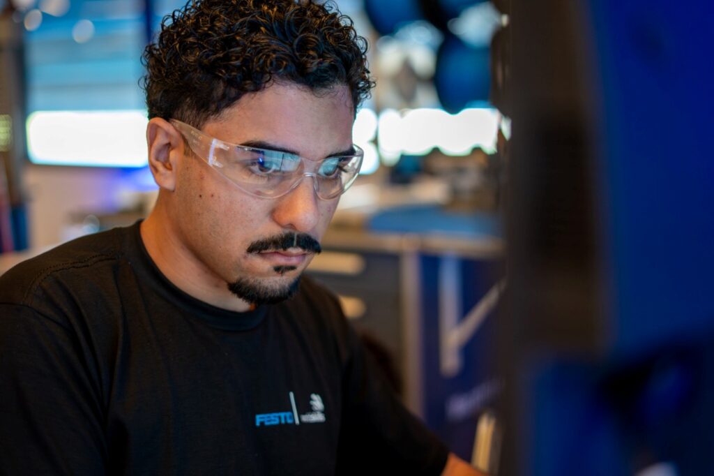 A imagem atual não possui texto alternativo. O nome do arquivo é: Vagas-de-Estagio.jpg