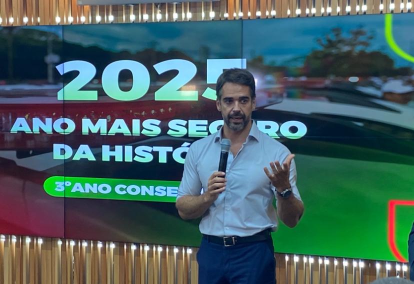 Eduardo Leite em coletiva de imprensa. Foto: Marcel Horowitz