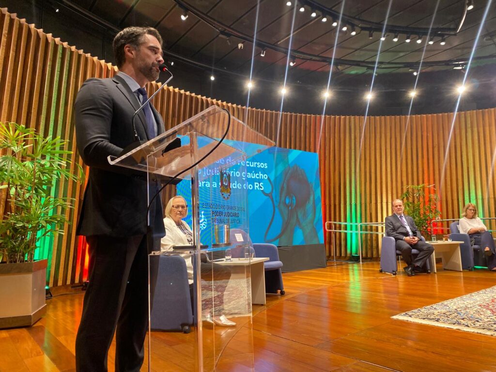 Eduardo Leite oficializa repasse de valores à Saúde em evento do TJRS. Foto: Marcel Horowitz