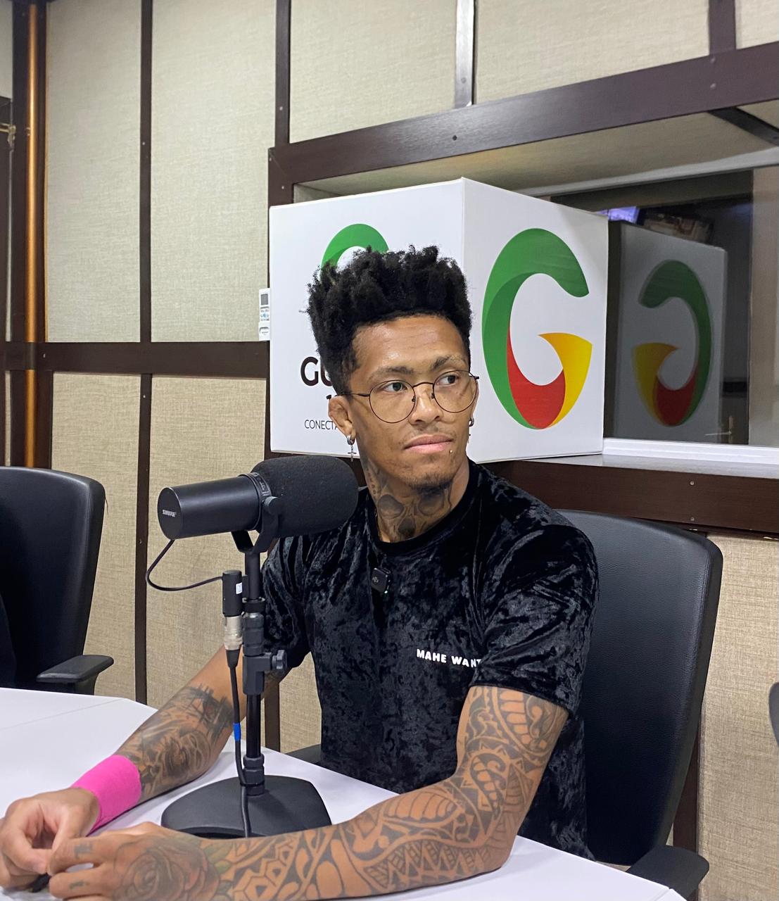 Vinícius LokDog em entrevista à Rádio Guaíba. Foto: Marcel Horowitz