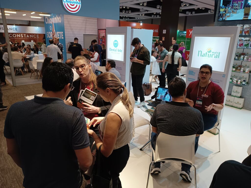 A imagem atual não possui texto alternativo. O nome do arquivo é: 05-Feira-da-Franquia-POA-2023-Elton-Ribeiro.jpg-scaled.jpeg