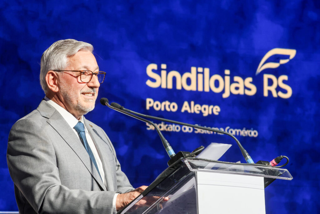 A imagem atual não possui texto alternativo. O nome do arquivo é: Posse-diretoria-Sindilojas-POA_Credito-Dudu-Leal-3-scaled.jpg