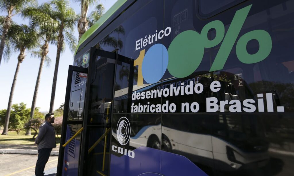 A imagem atual não possui texto alternativo. O nome do arquivo é: onibus.jpg