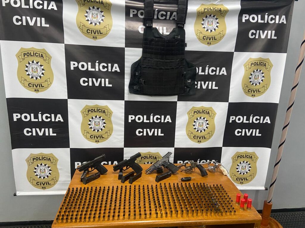 Equipe da 6ª DHPP apreendeu armamento e munições - Foto: PC