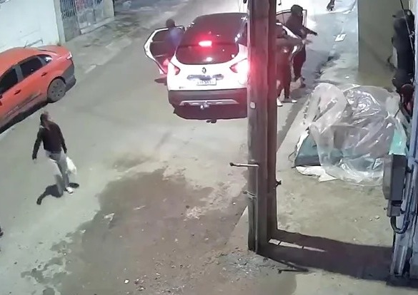 Foi identificado como Paulo Fernando Oliveira Rodrigues, 19 anos, o segundo homem morto em ataque a tiros na Vila Safira, em Porto Alegre - Foto: PC
