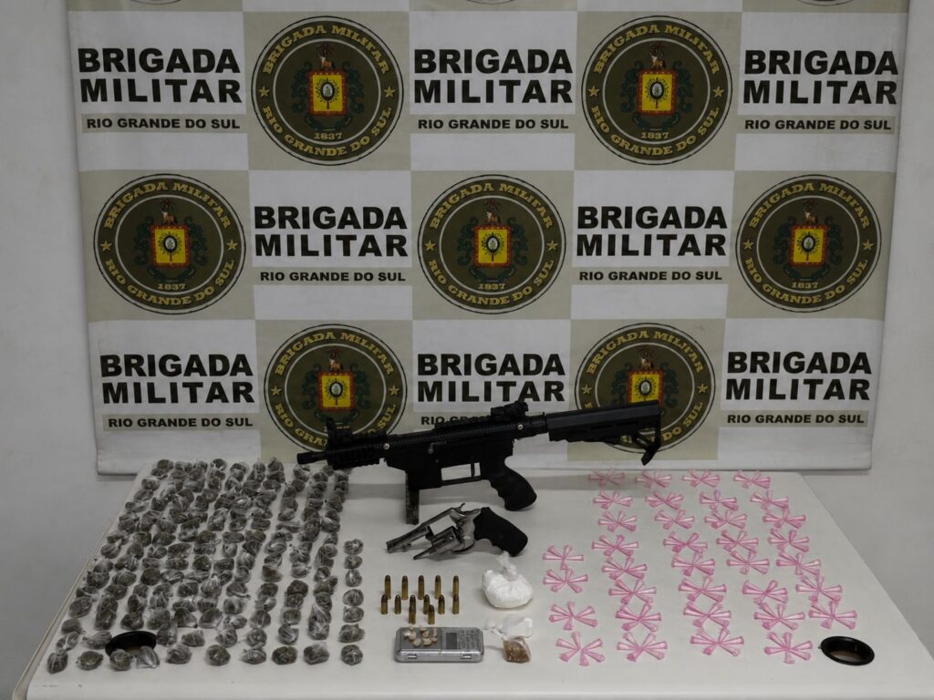 Armamento de grosso calibre foi apreendido em ação do 1º Batalhão de Polícia de Choque (BPChq) na zona norte de Porto Alegre - Foto: BM 