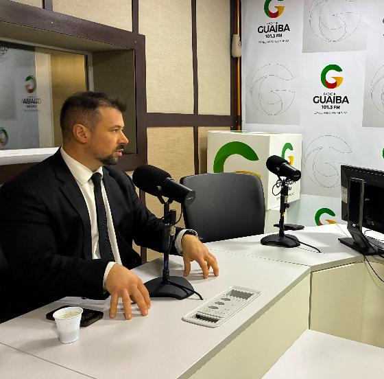 Diretor do DHPP, delegado Mario Souza, em entrevista à Rádio Guaíba - Foto: Ruan Vianna