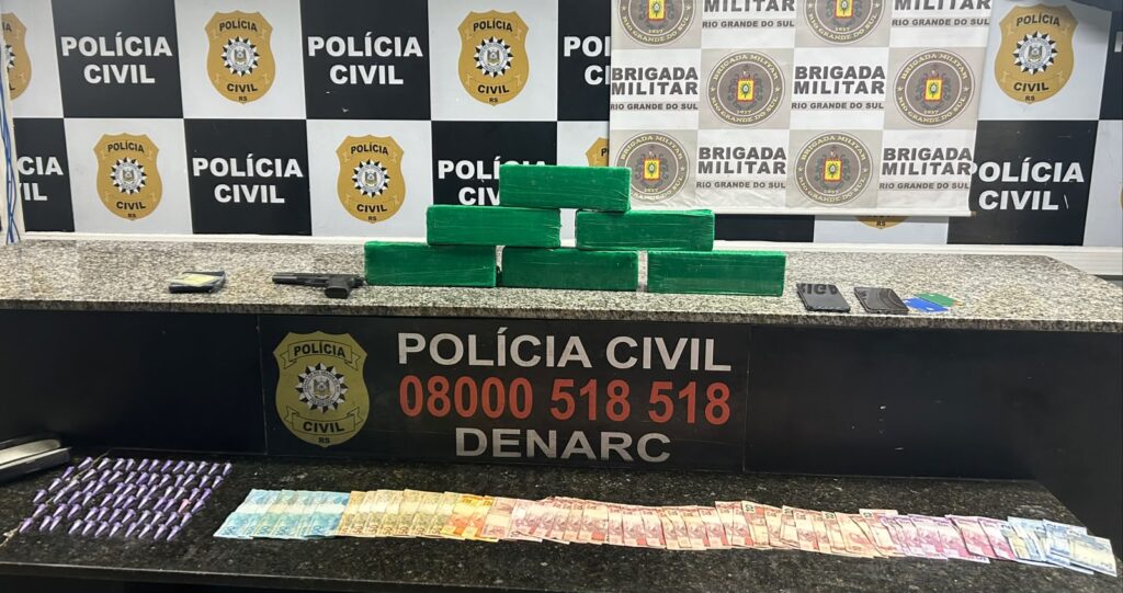 Drogas e dinheiro do tráfico, apreendidos na Capital - Foto: PC 