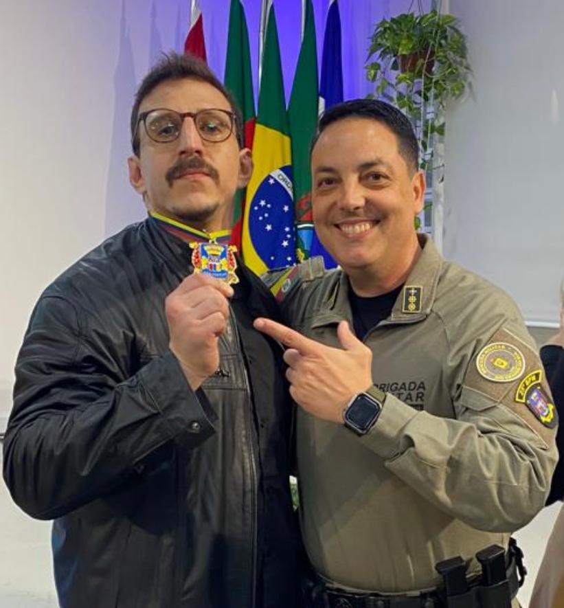 Marcel Horowitz e tenente-coronel Luciano Ferreira Porto, em São Leopoldo - Foto: Reprodução