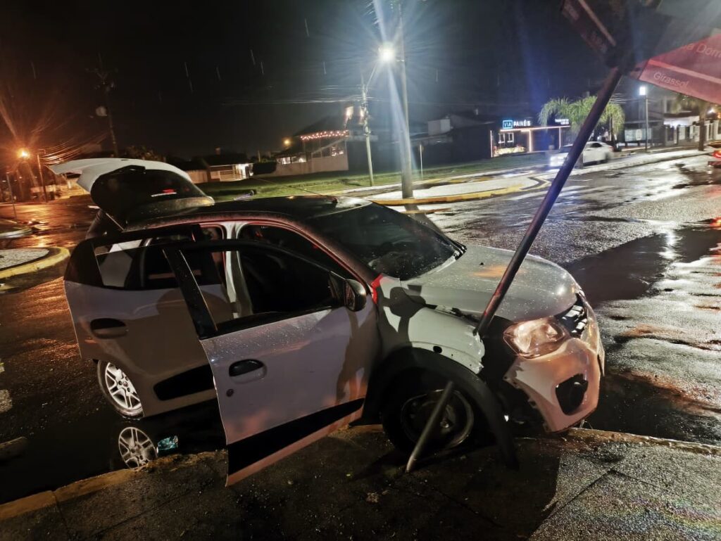 Traficantes colidiram veículo durante fuga em Capão da Canoa - Foto: BM 