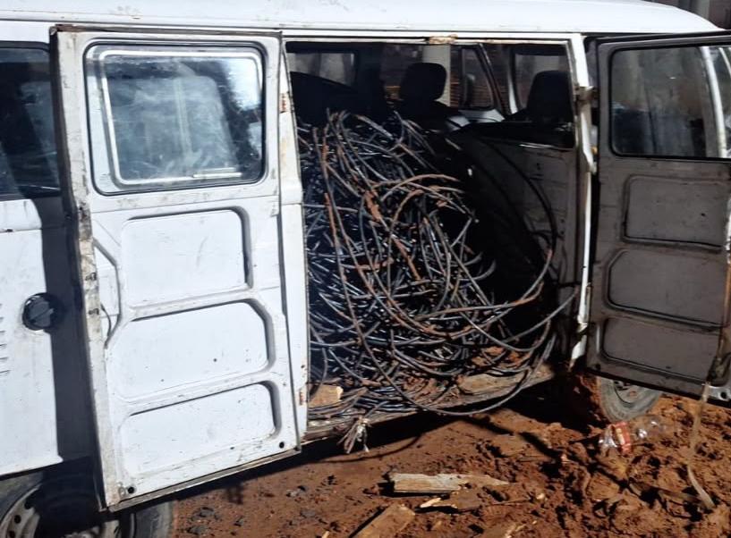 Policiais do 15º BPM recuperam cabos da RGE em Nova Santa Rita - Foto: BM