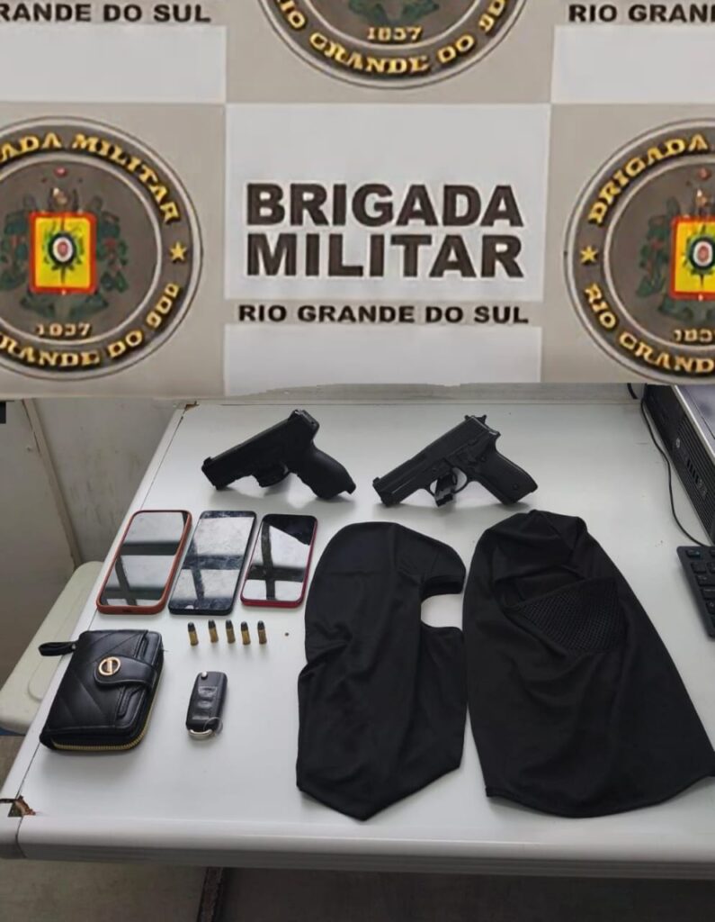 Guarnição do 33º BPM prende quatro criminosos em Sapucaia do Sul - Foto: BM