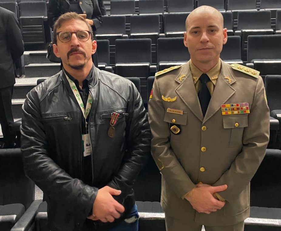 Repórter Marcel Horowitz e coronel Daniel Altafini - Foto: BM