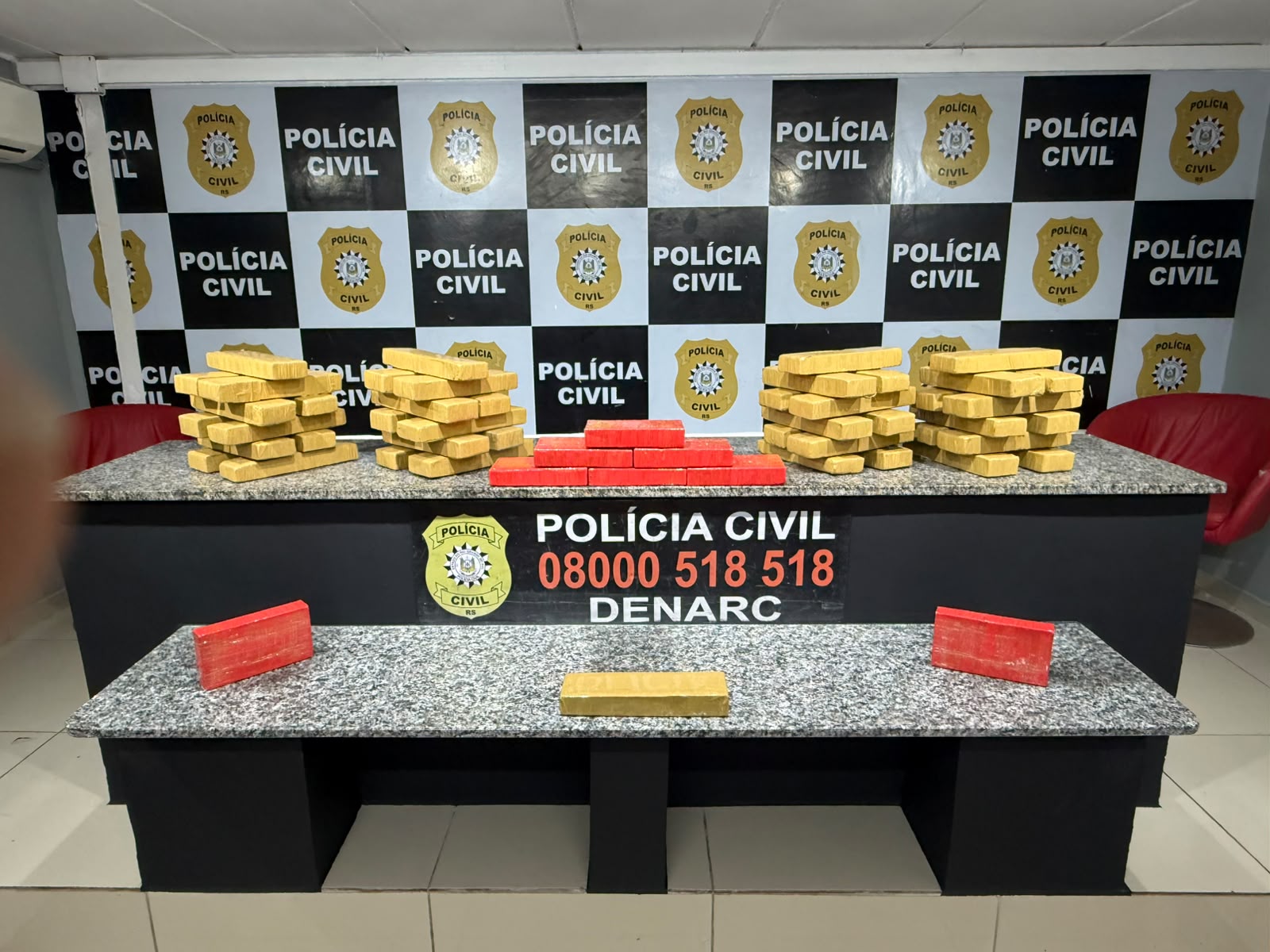 Agentes da 3ª Din apreendem drogas em Canoas - Foto: PCRS
