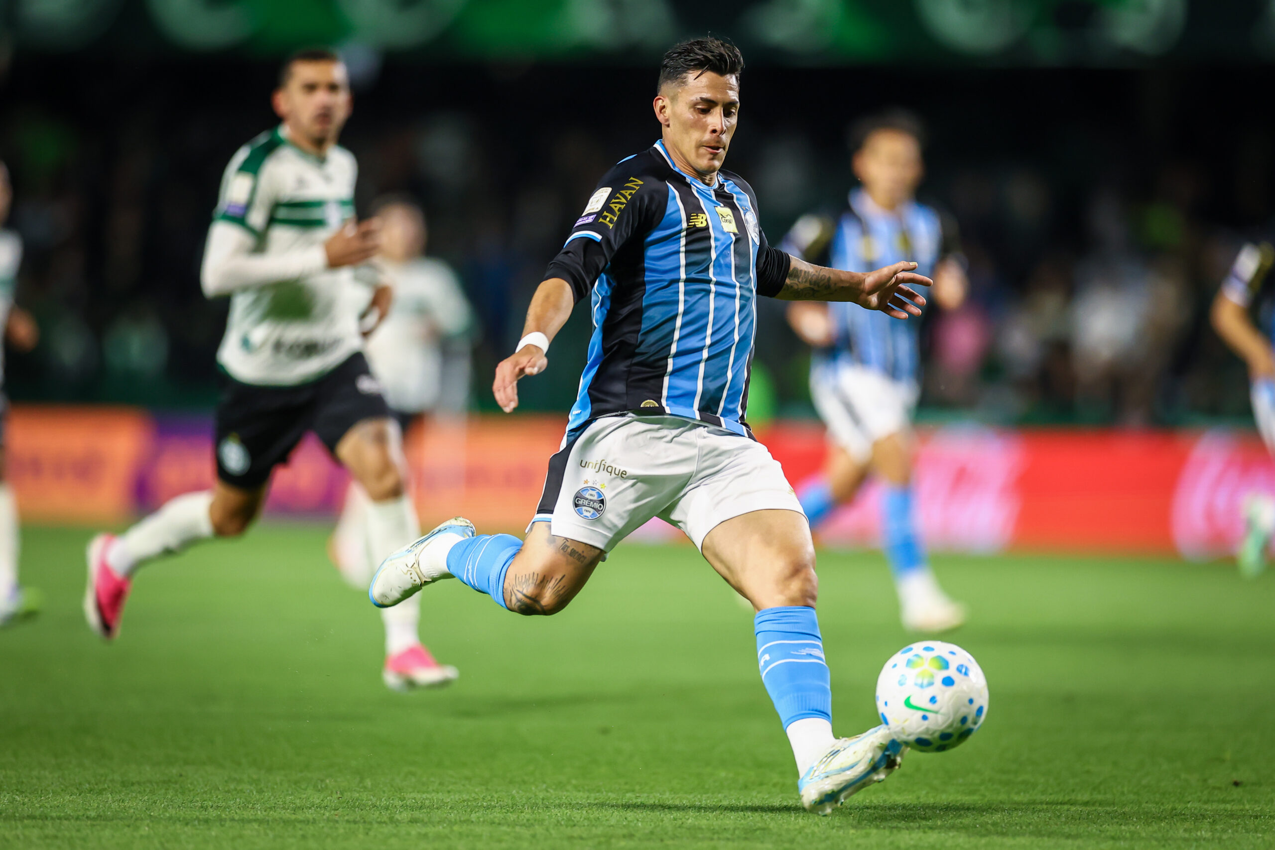 Pavón sofreu lesão muscular na vitória do Grêmio sobre o Coritiba. (Foto: Lucas Uebel/Grêmio FBPA)