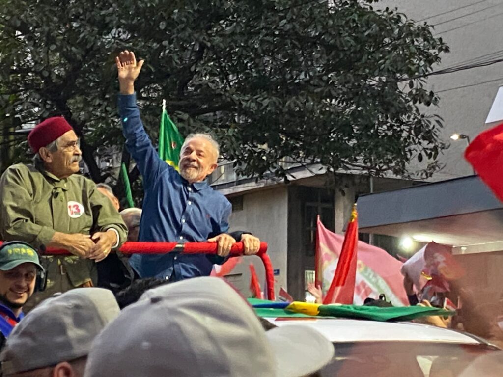 Olívio Dutra e Lula durante campanha em Porto Alegre - Foto: Marcel Horowitz / Rádio Guaíba